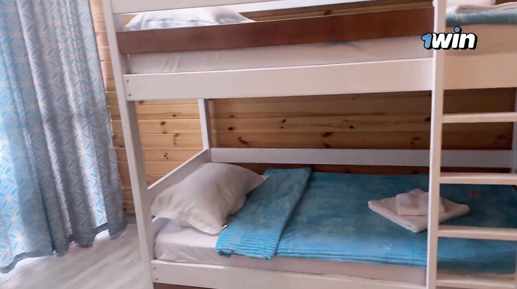 Маленькие сиськи: По ошибке делит номер с чужой женой: шлюха соблазняет на секс и ставит рога мужу