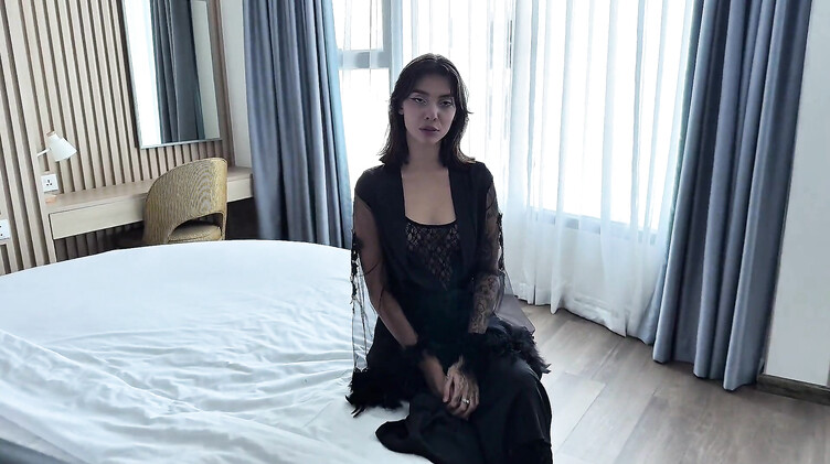 Молодая русская жена страстным сексом подняла настроение своему мужу