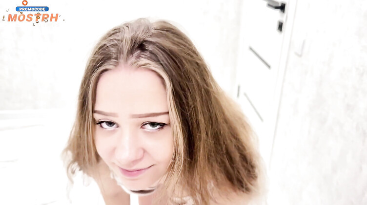 Скромная русская девушка вынуждена за долги мужа ебаться с незнакомцем