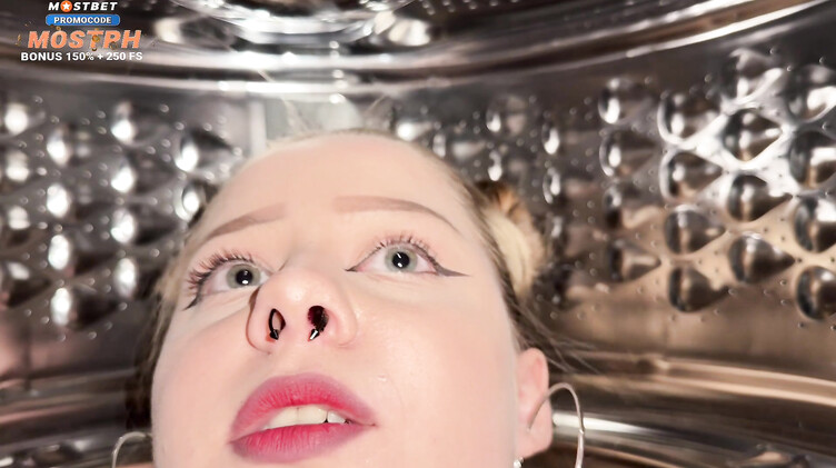 Сводный брат выебал раком в ванной свою сестру застрявшую в стиралке