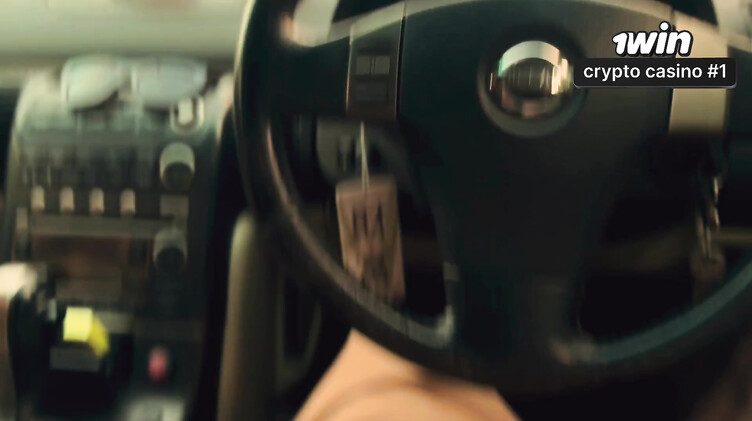 Влюбленная русская парочка занялась оральным сексом в машине у трассы