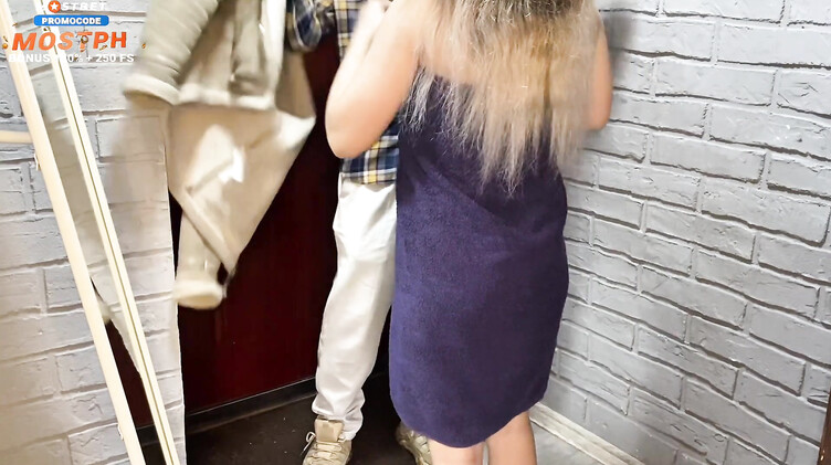 Русская жена выпроводила мужа на работу и трахается со своим любовником