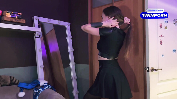 Русское порно: Волосатый мужик порвал колготки и трахнул раком красивую брюнетку