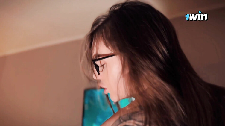 Молодая русская училка пришла после уроков домой и ебется со своим мужем