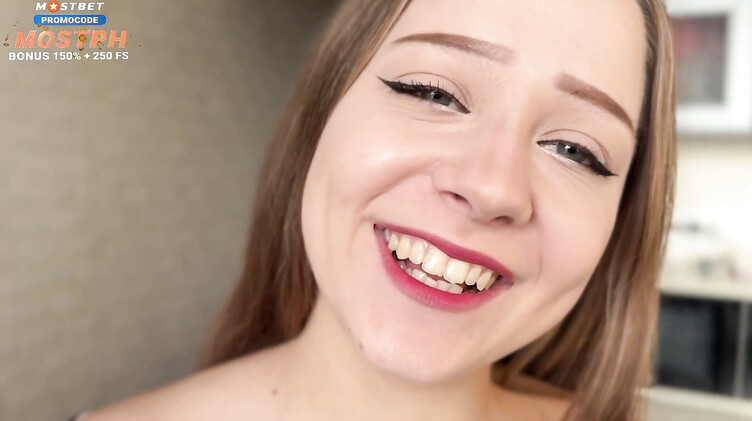 Русское порно: Спасатель МЧС России членом спасает молодую девку от сильного недотраха