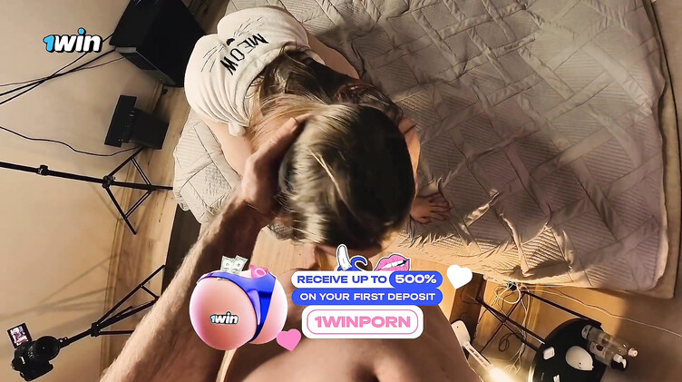 Раком: Волосатый мужик зашел к соседке домой и выебал ее раком на кровати