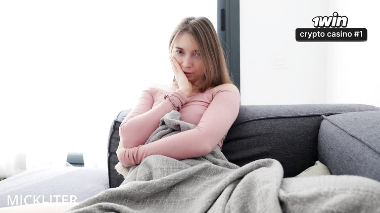 HD порно: Застукал соседку за мастурбацией и оттрахал ее на диване