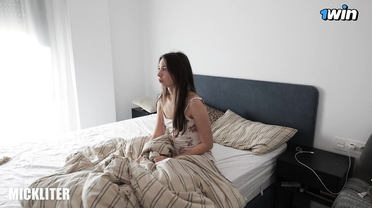 Брат и сестра: Сводный брат заявился к сестренке на пару дней и выебал ее спустя час