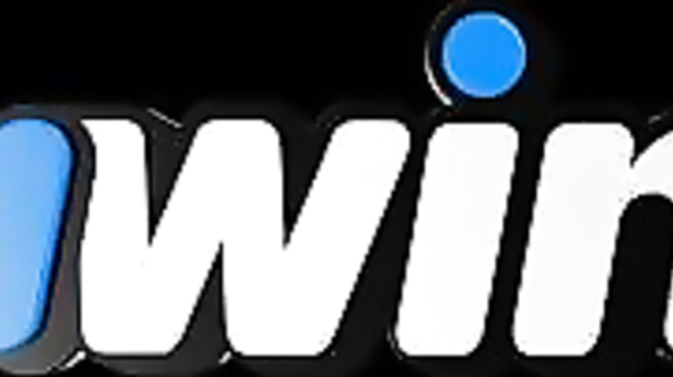 Слюнявый минет: Любительница сосать член старательно делает минет парню до камшота на лицо