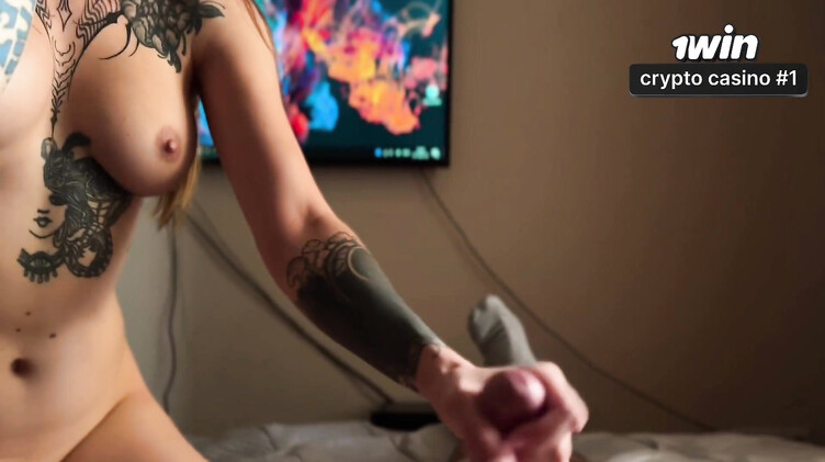 Спонтанный секс от первого лица с красивой татуированной сестрой жены