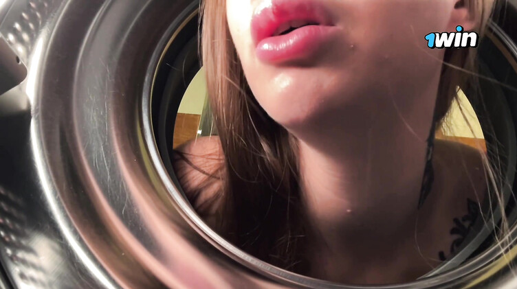 Любительское порно: Сосед трахнул раком застрявшую в стиралке девушку с татуировками