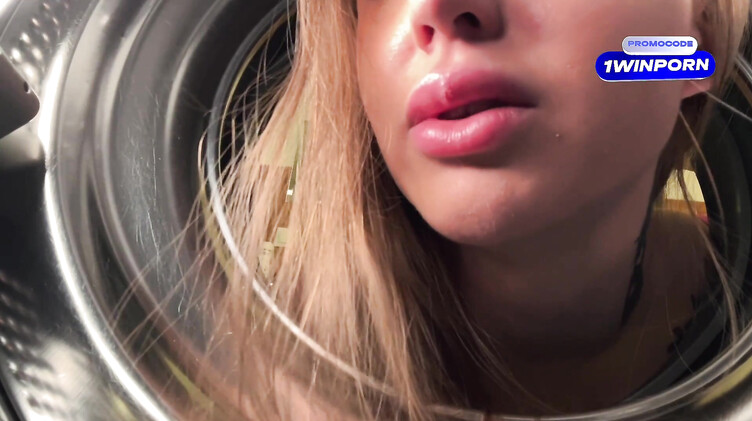 Любительское порно: Сосед трахнул раком застрявшую в стиралке девушку с татуировками