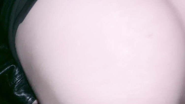 От первого лица: Экстремальный анальный секс в подъезде с девушкой в кожаной куртке