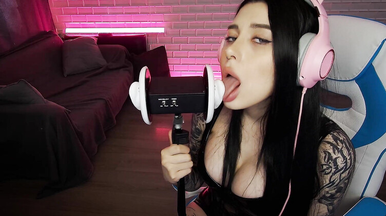 АСМР: Чарующие звуки нежного минета от красивой АСМР модели с длинными волосами