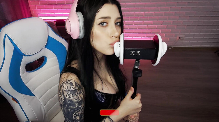 Чарующие звуки нежного минета от красивой АСМР модели с длинными волосами