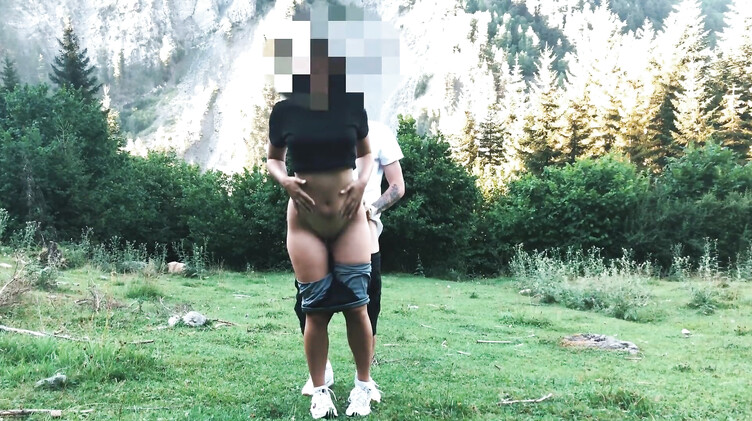 Good view couple: Студентка в лосинах и ее парень занялись любительским сексом на природе