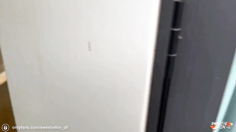 Интимная стрижка: Одинокая домохозяйка с большой жопой трахается с чистильщиком бассейнов