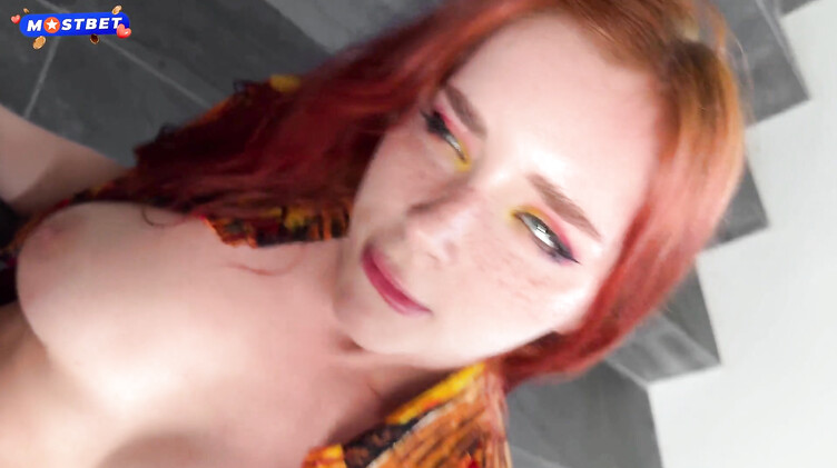 Бритые киски: Муж трахает барменшу в отеле на Пхукете за спиной у жены