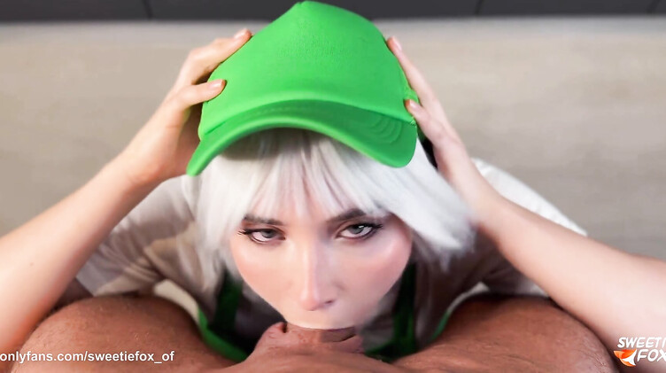 Бариста Свити Фокс трахается с клиентом по тарифу Hot Coffee