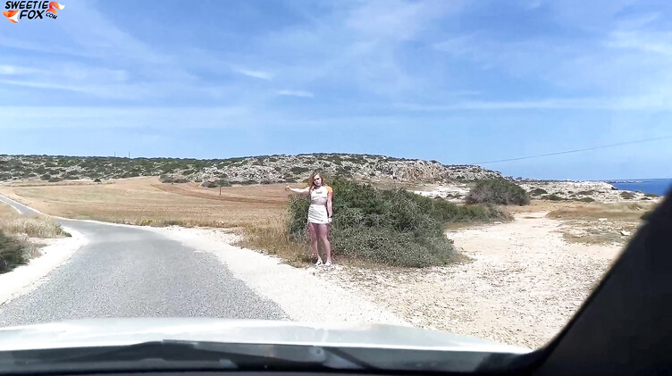 На коленях: Прокатил на кабриолете Свити Фокс и трахнул ее