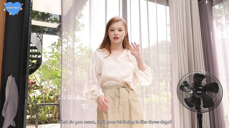 Молодые: Рыжая сводная сестра трахается с братом в качестве подарка на День рождения