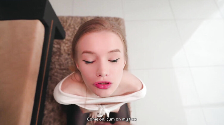 Русский муж проиграл в карты красивую жену и ждет пока ее трахнет его друг