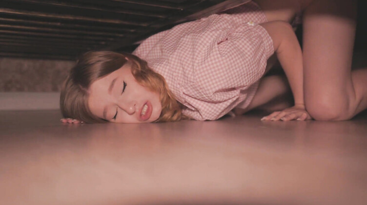 Diana Rider: Она опять застряла под кроватью в стрингах