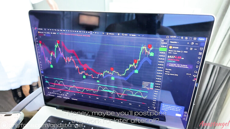 Русское порно: Криптотрейдер трахает свою лухури подружку в отеле