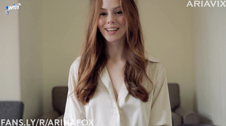 Женатый начальник ебет горничную на собеседовании после дрочки члена ногами в колготках