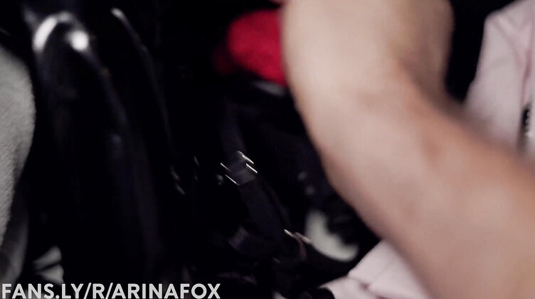 На каблуках: Сводная сестра госпожа сидит пиздой на лице брата