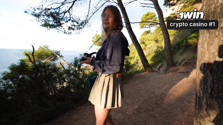 Русская пара трахается на высоком берегу в лесу с видом на море