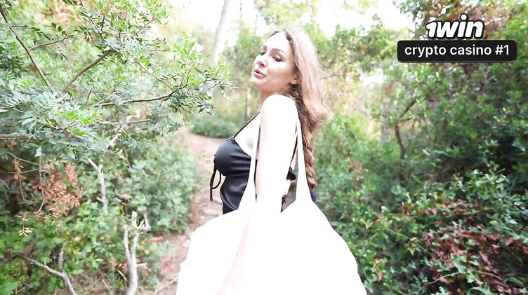 От первого лица: Анально имеет незнакомку в кустах после минета