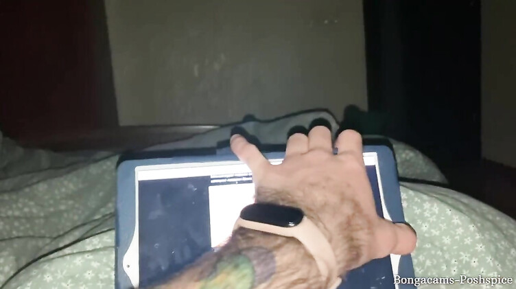 В лифчике: Студентка отсосала преподу ради зачета, пока жена спала