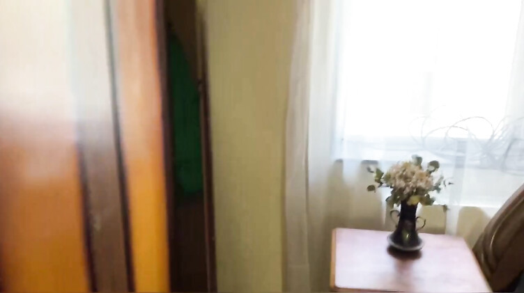 Русское порно: Отчим застукал падчерицу с вибратором, вылизал киску и трахнул ее