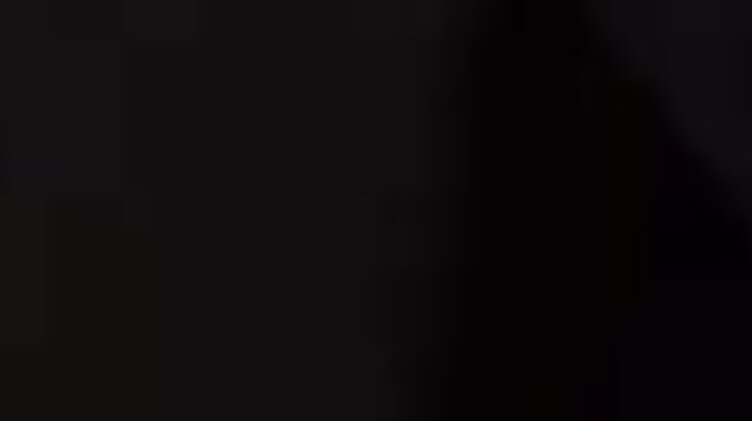 Posh Spicy: Блонда с короткой стрижкой в маске кошечки сосет и трахается с парнем