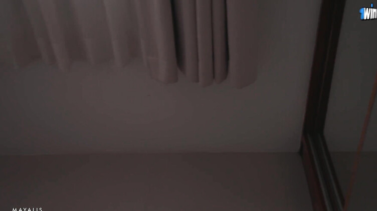 Молоденькая брюнетка Лили Кьюти трахается со сводным братом на вилле в Тае