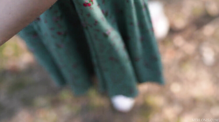 Рыжие: Рыжая русская девушка в платье трахается в лесу и получает сперму на лицо