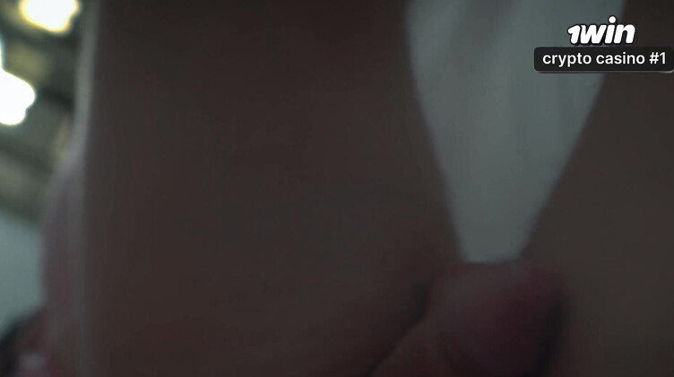 HD порно: Отлизал и трахнул мачеху в номере отеля с двуспальной кроватью