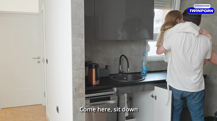 Глубокий минет: Заплатила сантехнику за ремонт минетом и розовой киской