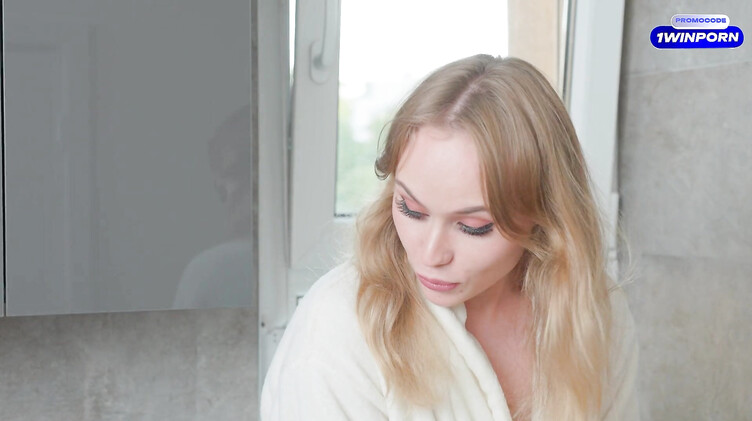 Русское порно: Заплатила сантехнику за ремонт минетом и розовой киской