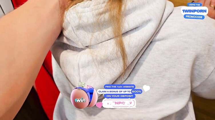 Русская жена шлюха трахается в туалете кафе с незнакомым мужиком