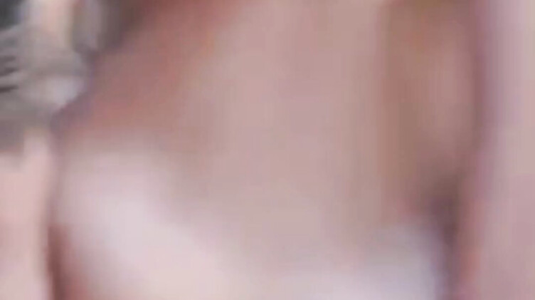 Фанат трахает нимфоманку Монику Фокс в анал в домашнем порно