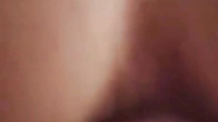 Фанат трахает нимфоманку Монику Фокс в анал в домашнем порно