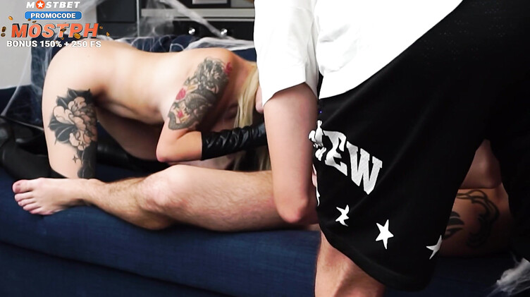 Блондинки: Закулисные съемки секс сцены с русской порноактрисой Bella Mur на Хэллоуин