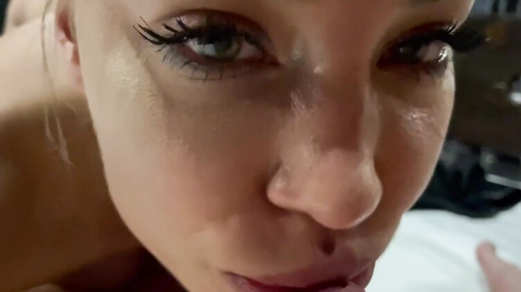 Русское порно: Глубокий минет и пролапс жопы в домашке с Моникой Фокс