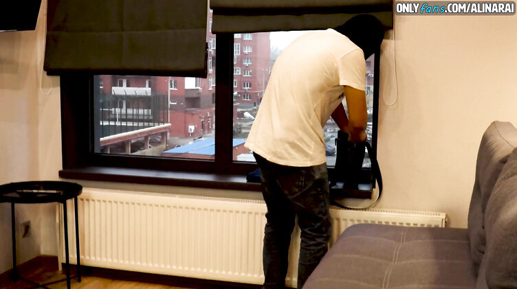 В лифчике: Грабитель дрочит на спящую жену и потом грубо трахает ее