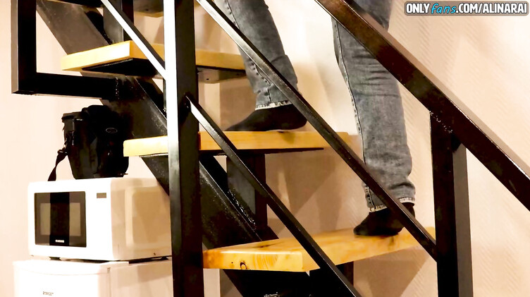 Русское порно: Грабитель дрочит на спящую жену и потом грубо трахает ее