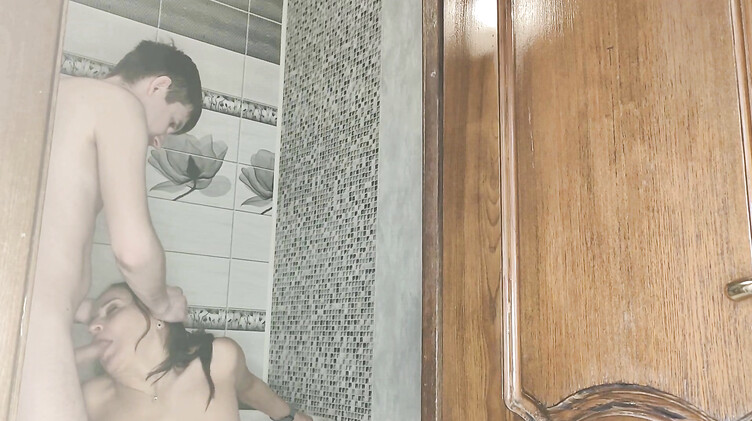 Мать и сын: Мать навестила русского сына студента и соблазнила его на секс