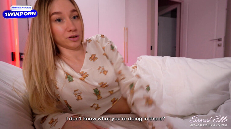 Любительское порно: Сколько можно дрочить? Трахни уже сестру и кончи внутрь!