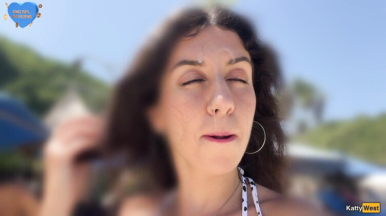 Минет: Кэтти Вест гуляет по пляжу в Таиланде со спермой на лице